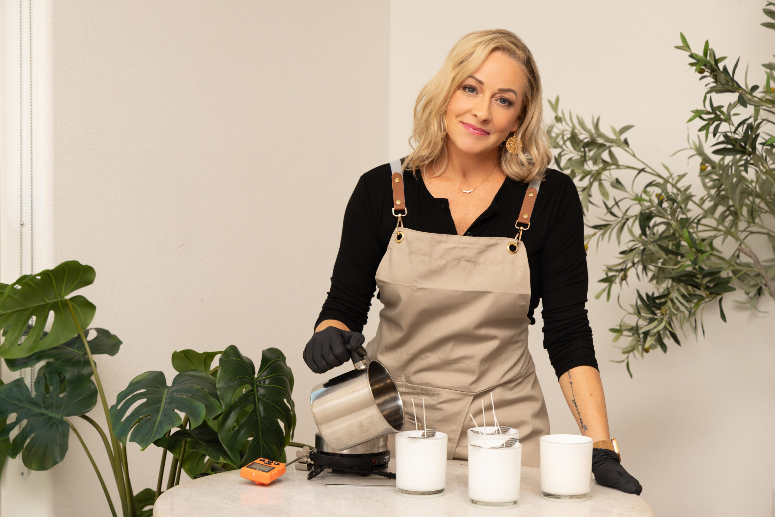 Best Personal Branding Photographer for Women Entrepreneurs in Austin, Texas 4 Felicia Reed, a personal branding photographer, shooting a candle business owner in Austin
